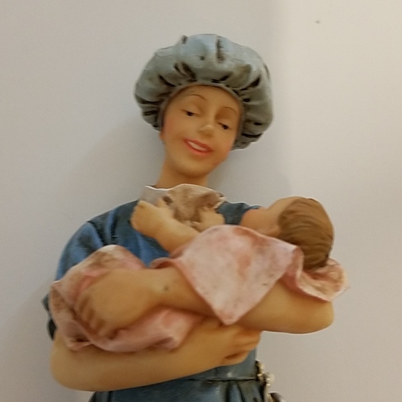 White Caps of Caring Sculpture - Picture 2 of 8